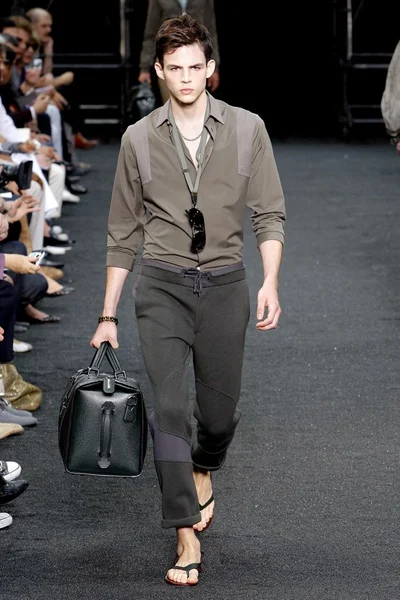 Look 23